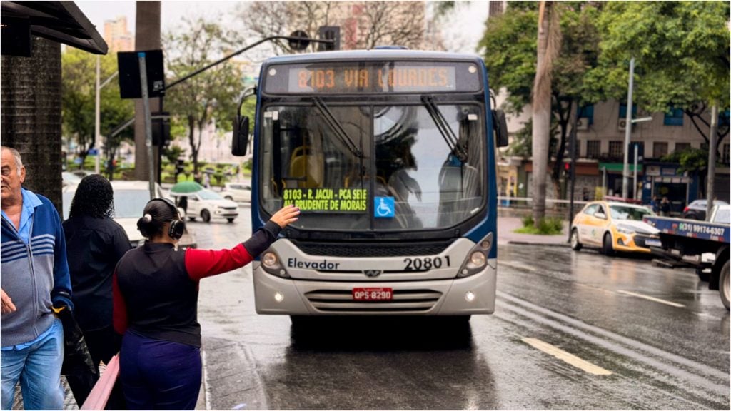 Bh limite atrasos ônibus