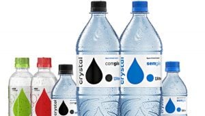 Anvisa: água Crystal recolhe lote com mesma bactéria encontrada em produtos Ipê