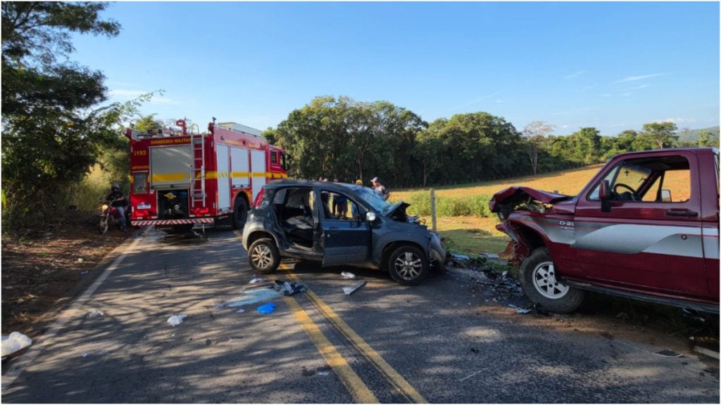 Batida frontal deixa dois feridos na LM-818 em Pará de Minas