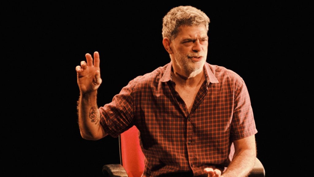 Eduardo Moscovis apresenta espetáculo 'O Motociclista no Globo da Morte' em BH