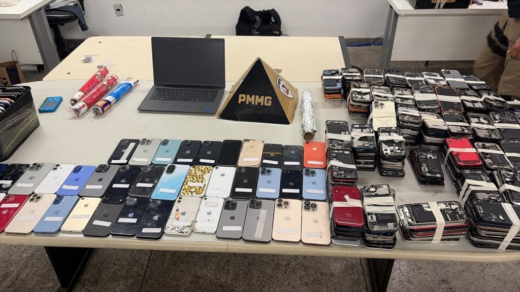 A PM apreendeu, em um shopping popular do Centro de BH, cerca de 500 aparelhos celulares furtados ou roubados