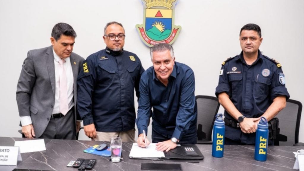 Convênio entre PRF e PBH foi assinado pelo prefeito Álvaro Damião