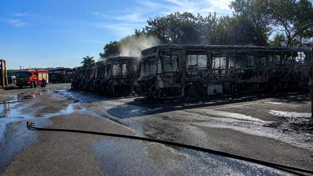 ônibus queimados garagem BH seguro