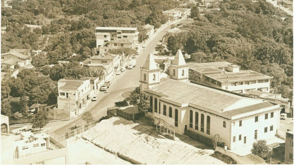 Vista panorâmica da cidade] : Igreja Matriz de São Gonçalo : Contagem, MG