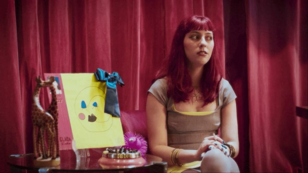 Clara Bicho abre show de abertura no +um Tour em BH, projeto que reúne nomes da música independente