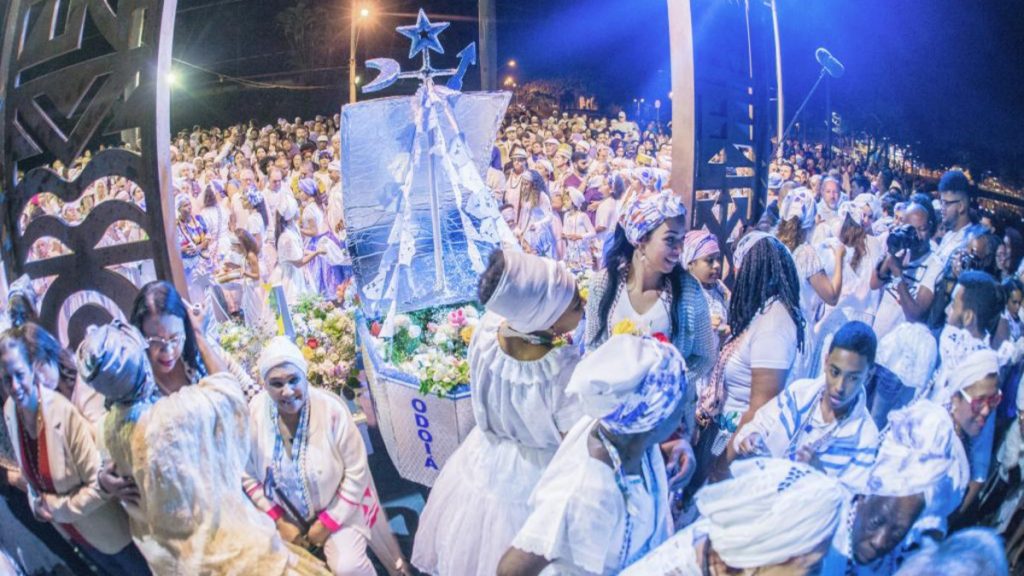 Lagoa da Pampulha, em BH, recebe tradicional festa 'Encontro com Iemanjá' em agosto