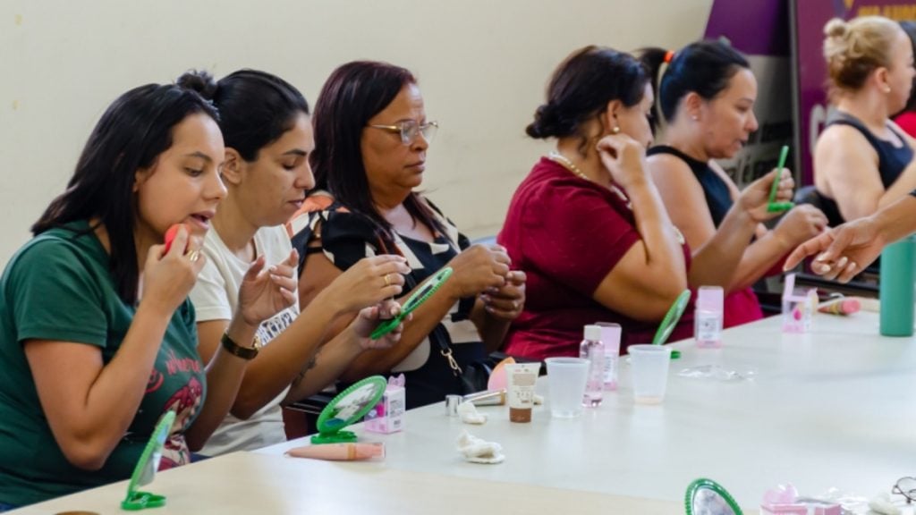 Fotografia, design de sobrancelhas e automaquiagem: Contagem abre vagas para cursos gratuitos