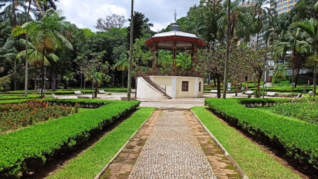 Coreto do Parque Municipal que fechará para vacinação de gatos em BH; veja o que muda