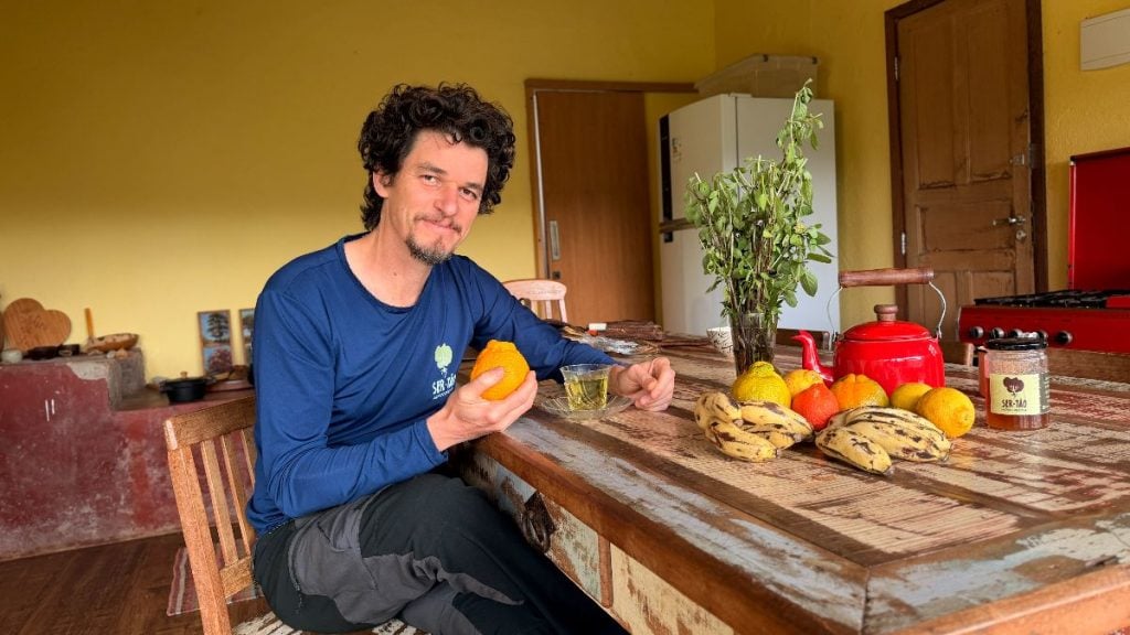 Lucas Sigefredo na agrofloresta