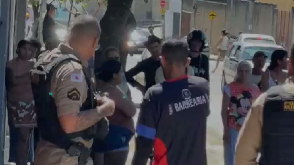 Homem é morto a tiros dentro de barbearia em Contagem; outra vítima fica ferida