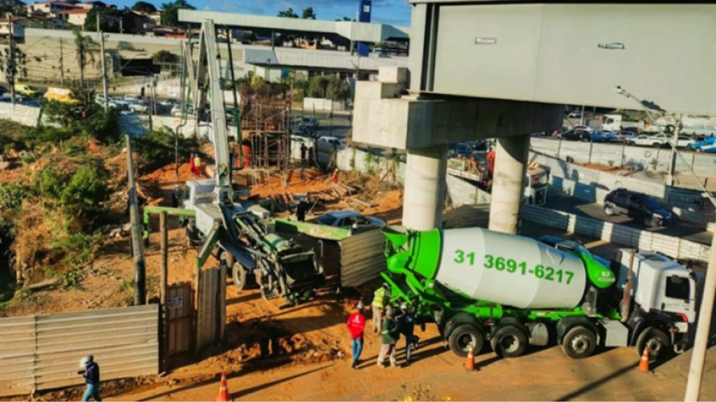 Obras de viaduto na Cristiano Machado avançam e alteram trânsito em BH
