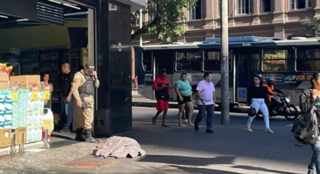 Um homem foi encontrado morto na Praça Sete em BH