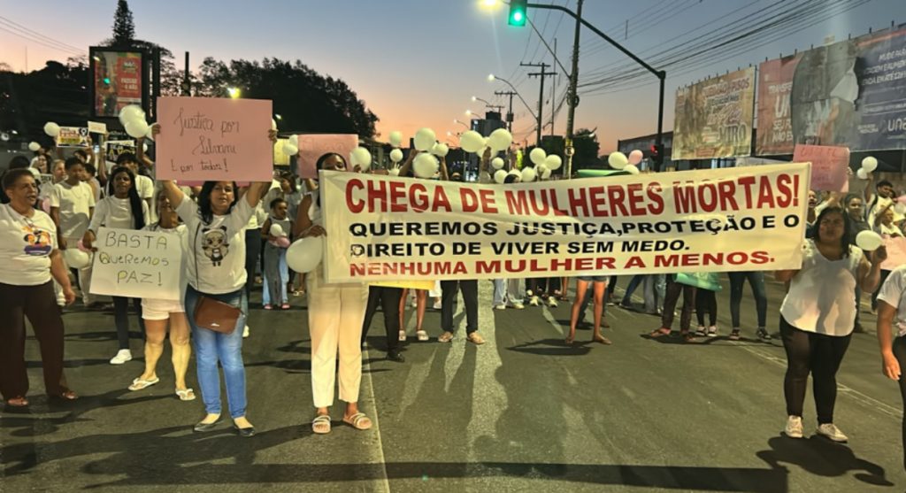 Caminhada contra feminicídios pede Justiça por mulheres mortas pelos ex-companheiros, em Contagem