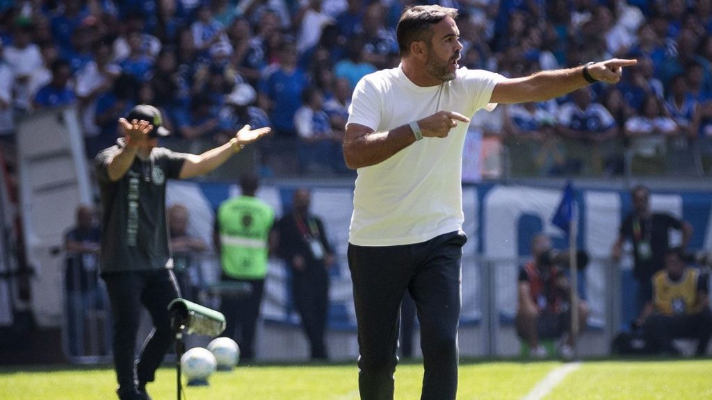 Arthur Jorge, treinador do Cruzeiro