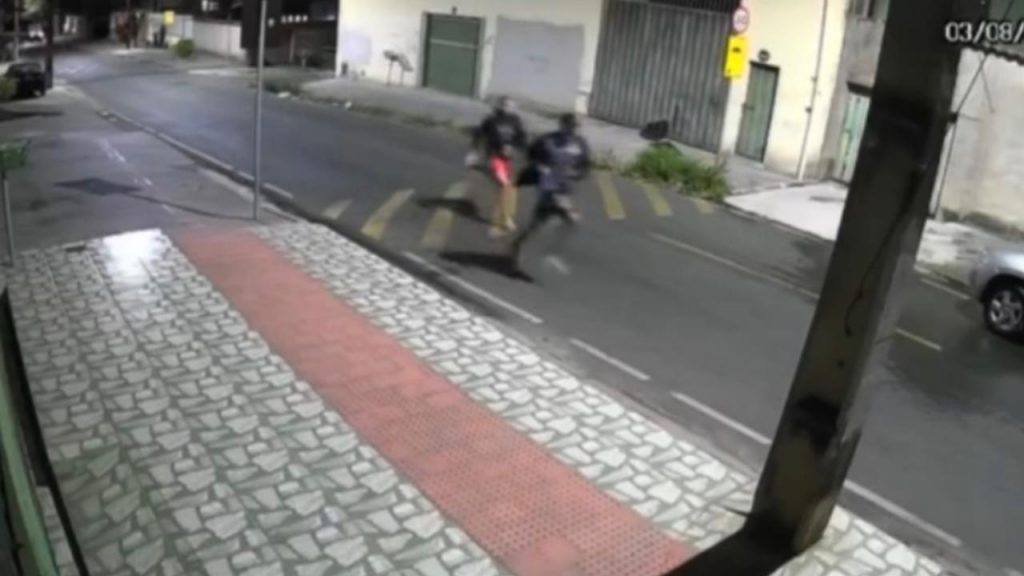 Um policial militar foi atingido por dois tiros durante uma tentativa de assalto em que ele reagiu, em Ribeirão das Neves, na Grande BH.