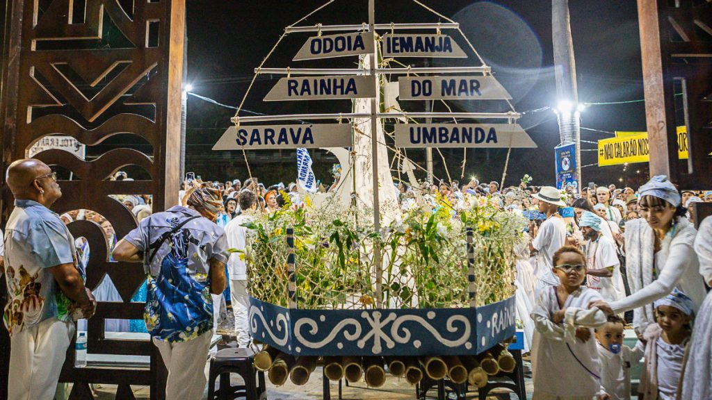 Festa em homenagem à Iemanjá acontece na Pampulha em BH