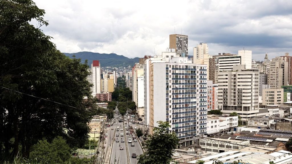 Vista de BH a partir da praça Forno da Saudade, no Carlos Prates