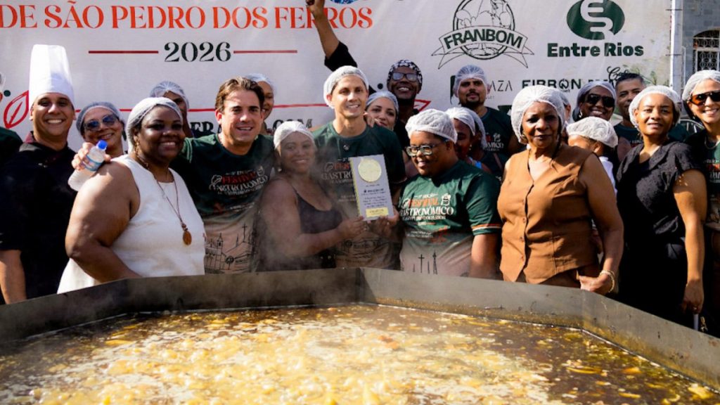 São Pedro dos Ferros, passou a constar no RankBrasil, com o preparo do Maior Frango com Ora-pro-nóbis do Brasil.