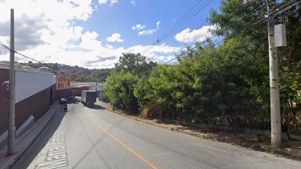 caminhão derruba poste juliana bh