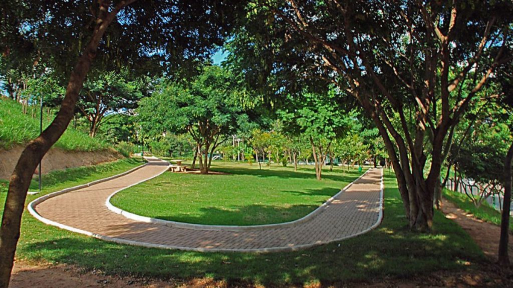 Parque Ecológico da Pampulha é opção para andar de bicicleta em BH