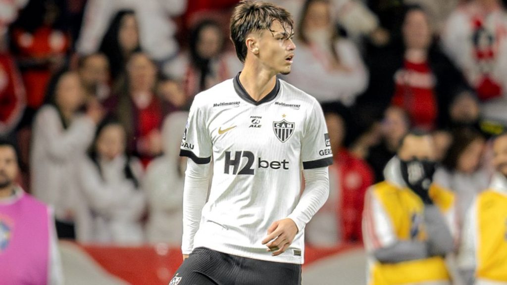 Vitão, atlético