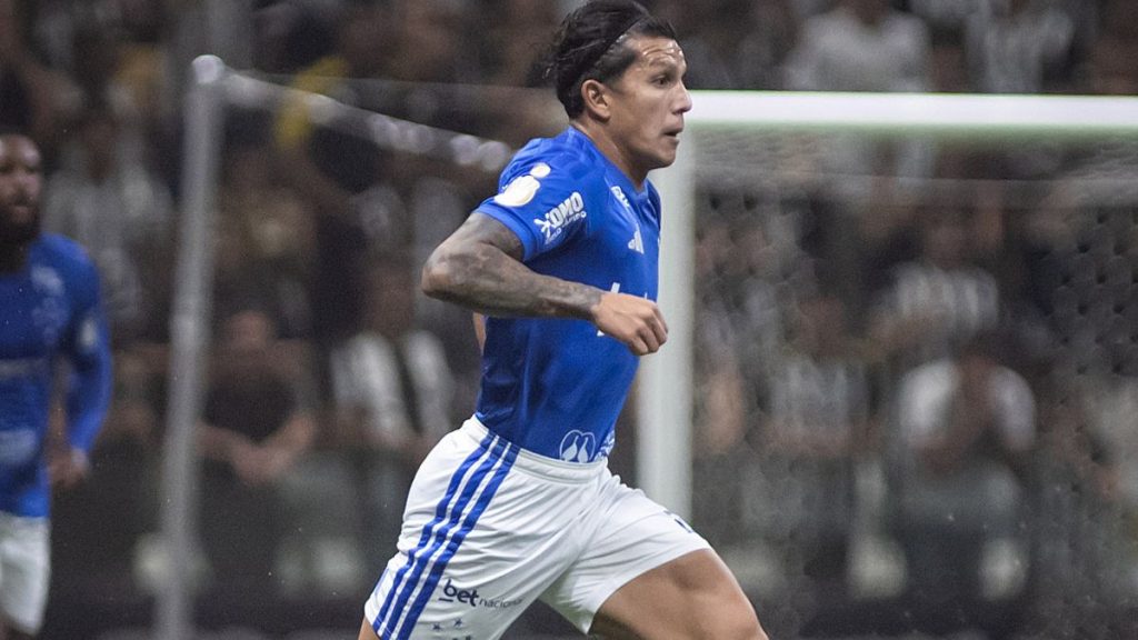 Lucas Romero, volante do Cruzeiro