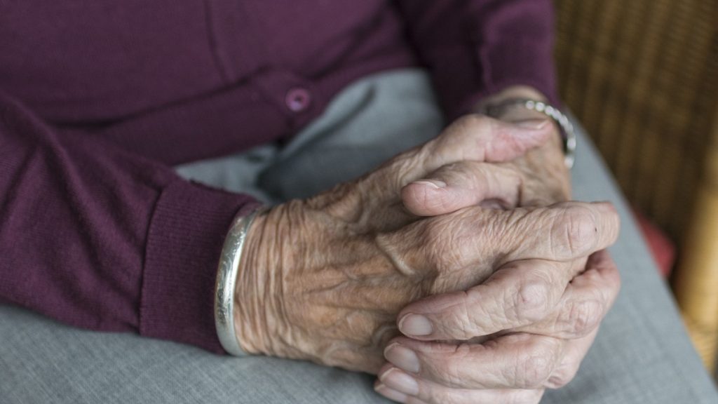 Sobrinho é condenado por maus-tratos de tia de 87 anos em Minas Gerais