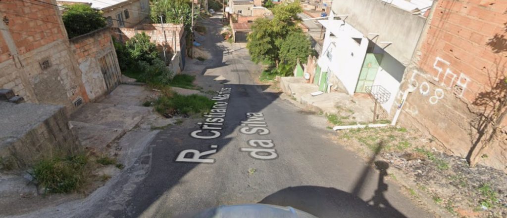 Jovem viraliza ao mostrar da janela de casa a dificuldade de carros ao subir morro em BH