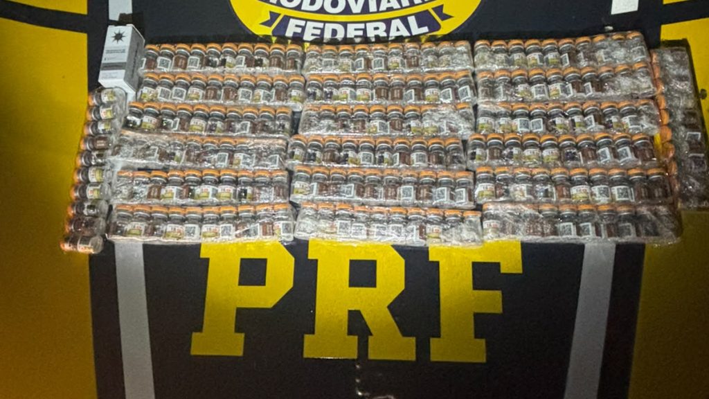 Segundo o órgão, um veículo de passeio foi abordado e durante a fiscalização, as autoridades, recolheram 200 ampolas de Tirzepatida.