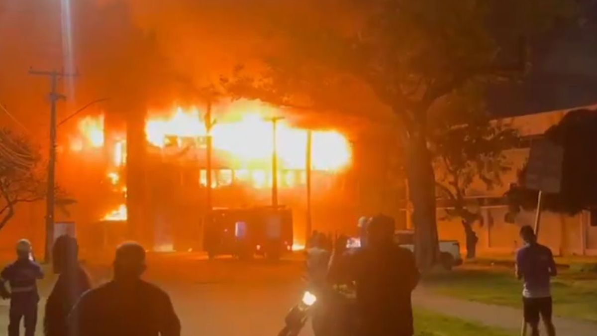 UFMG se solidariza com UFPE após incêndio e reforça papel das universidades na defesa da democracia