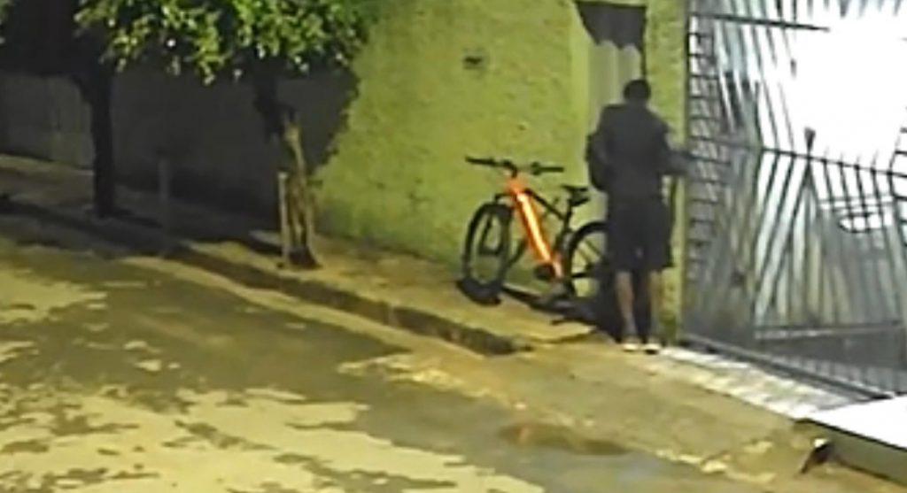Uma bicicleta avaliada em R$ 24 mil foi furtada de um prédio em BH