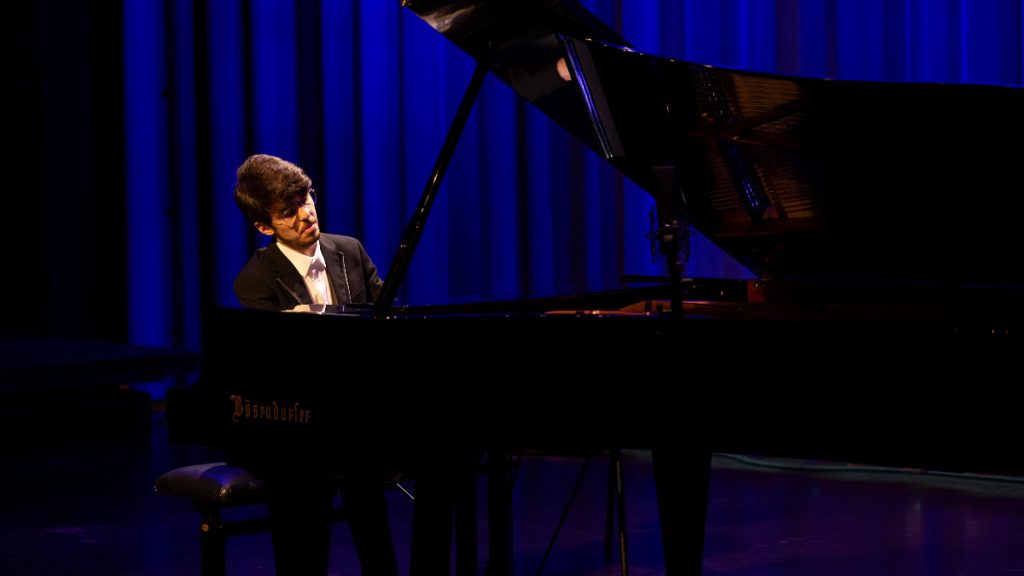 Pianista português Martim Almeida apresenta concerto no Palácio das Artes