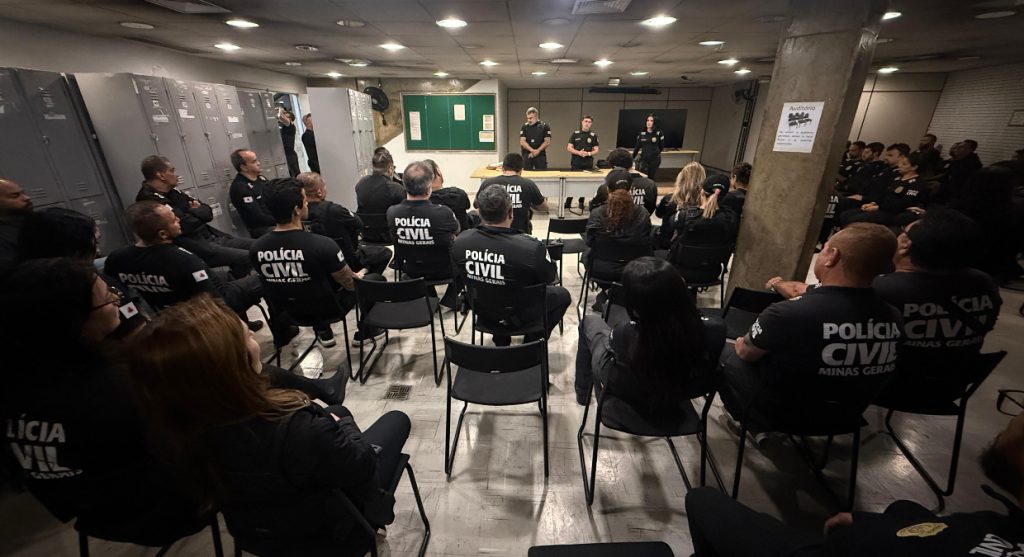 Nove pessoas foram presas em operação que combate grupo suspeito de aplicar golpes em idosos e aposentados em BH e região metropolitana.