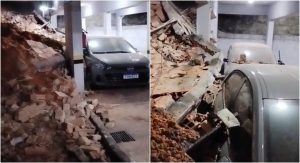 A queda de um muro de divisa atingiu a garagem e vários carros de um prédio, no bairro João Pinheiro, em BH.
