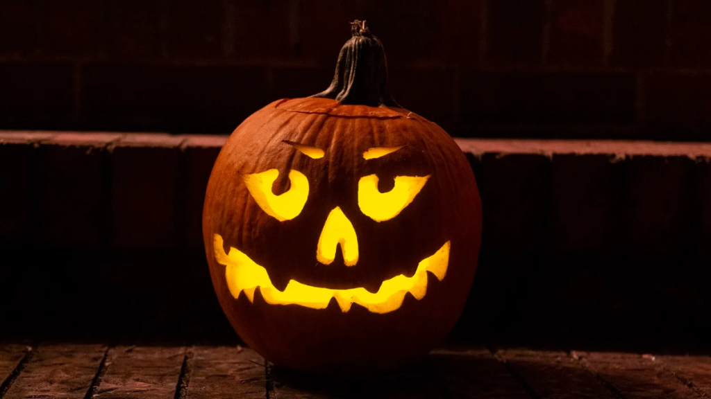 Contagem lança oficina para criação de lanternas de abóboras para Halloween