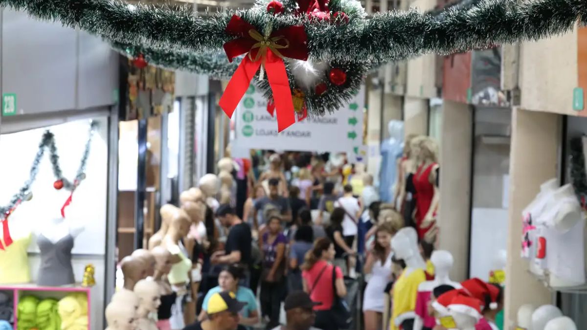 CDL-BH pede adiamento do fim da escala 6×1 para não afetar vendas de Natal - Foto